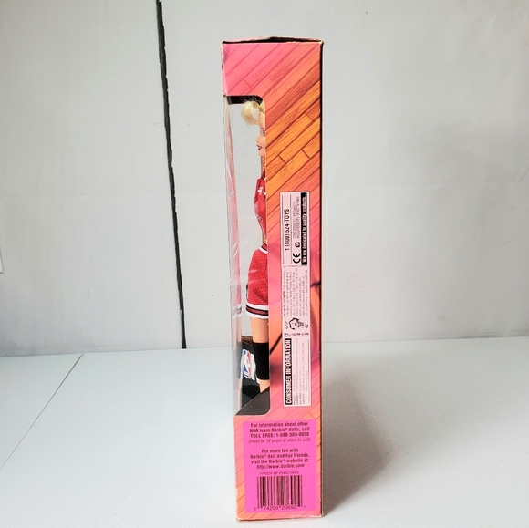 *SOLD* Mattel Officially Licensed NBA Chicago Bulls Barbie '98 Collectible Doll - Picture 13 of 14